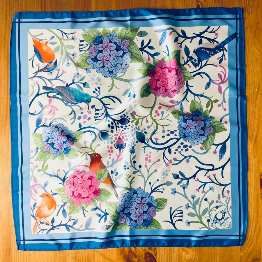 Bird Heaven Motive Scarf