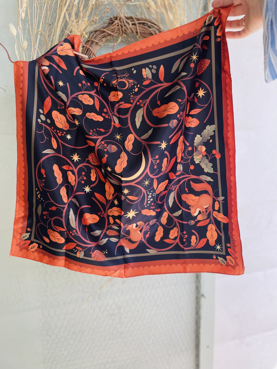 Red Tail Motive Scarf