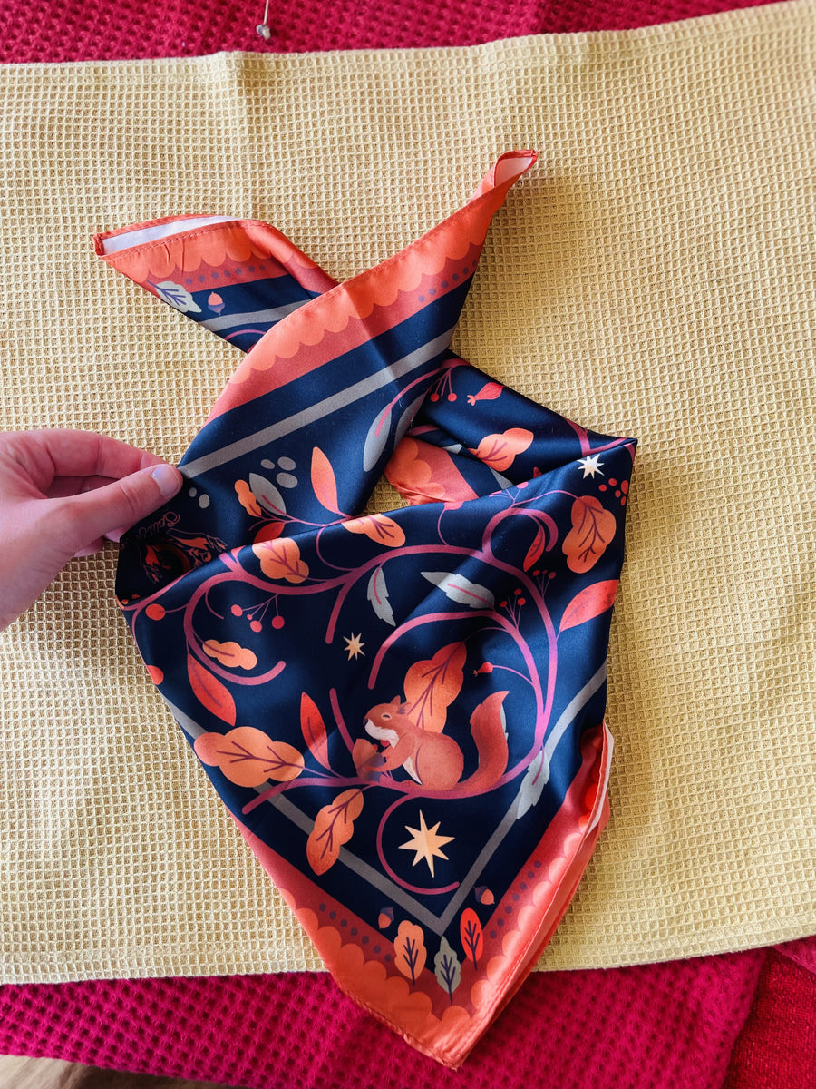 Red Tail Motive Scarf