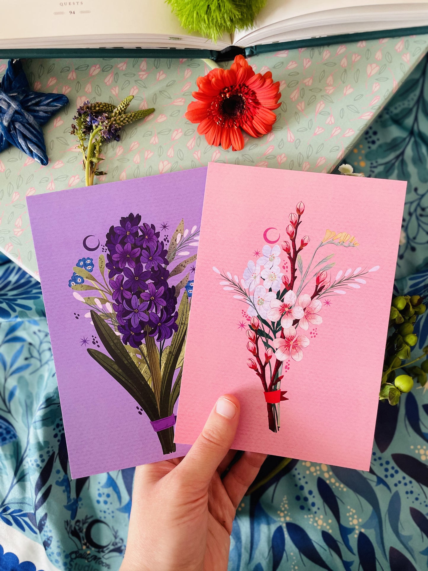 A Set of Floral Bouquets Post Cards 2026