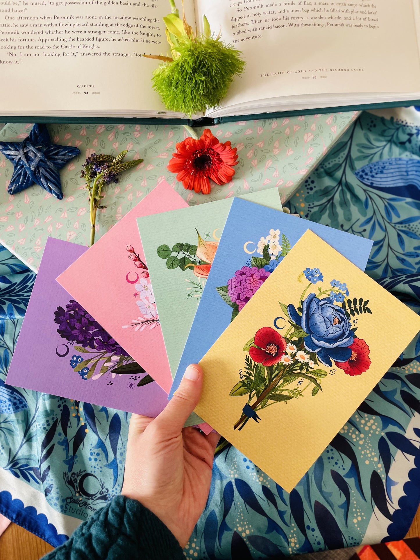 A Set of Floral Bouquets Post Cards 2026