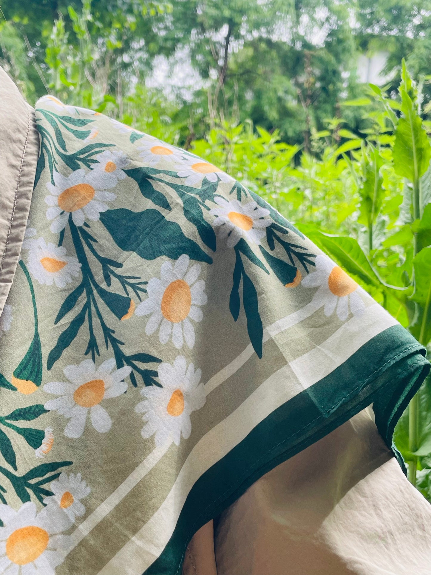 Daisy Field Motive Scarf
