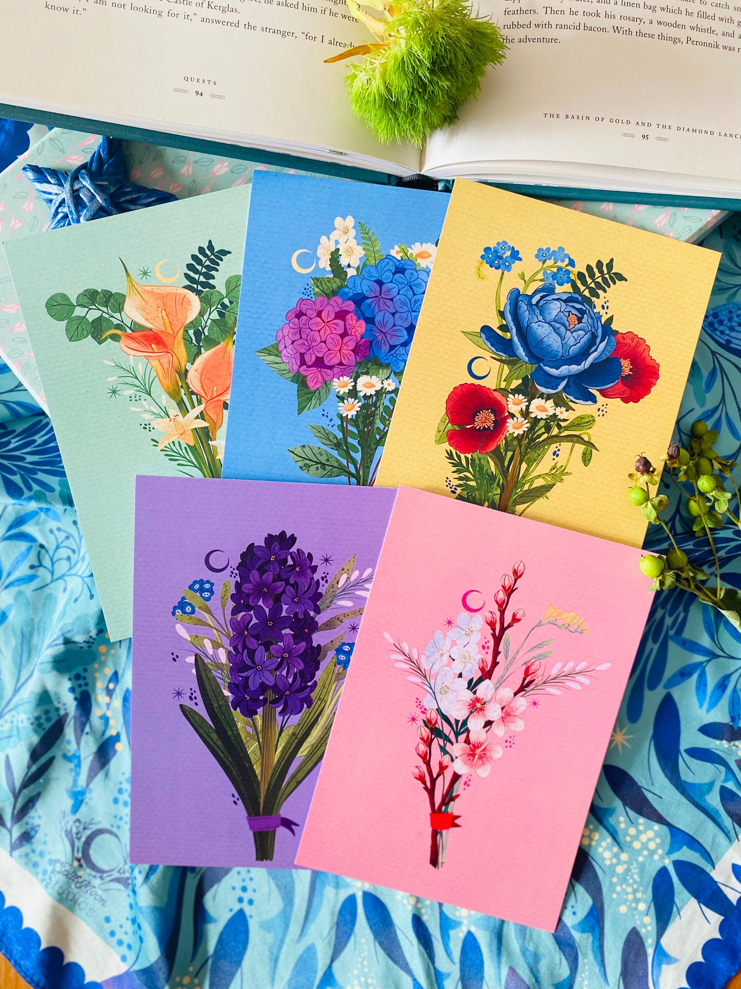 A Set of Floral Bouquets Post Cards 2026