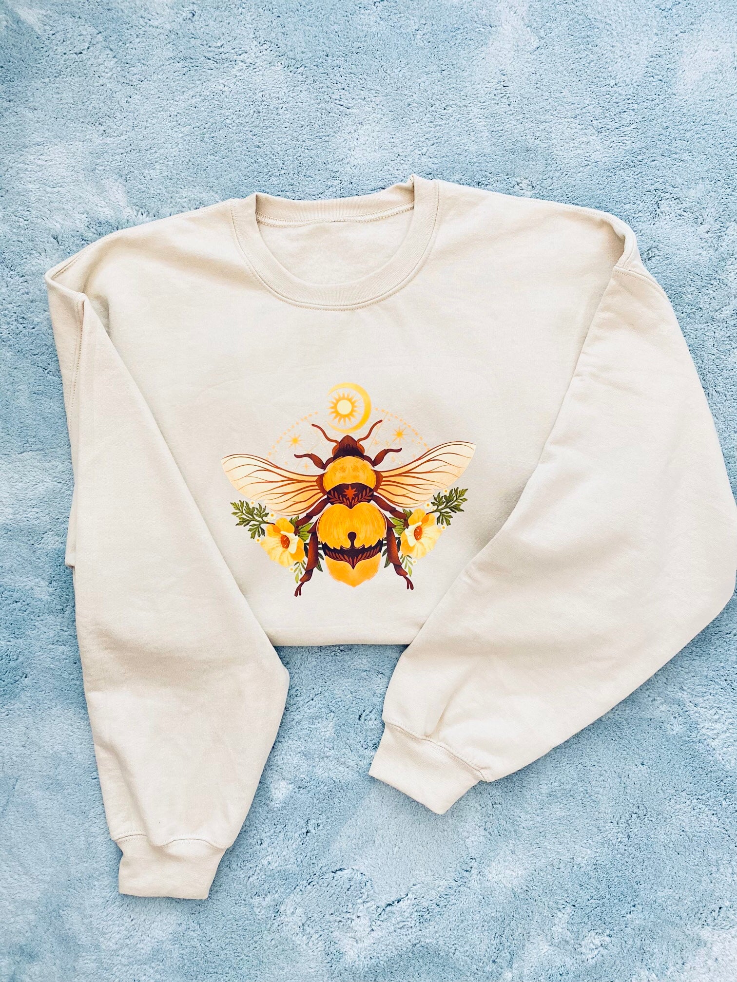 Queen Bee - Loose Fit Seweatshirt (Pre-Order)