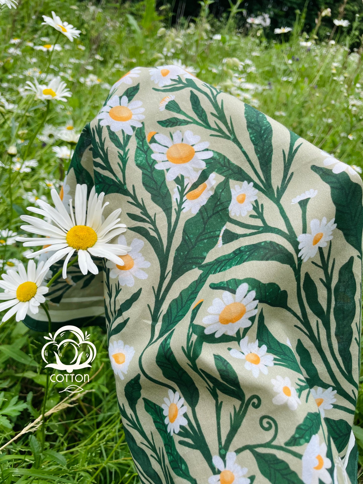 Daisy Field Motive Scarf