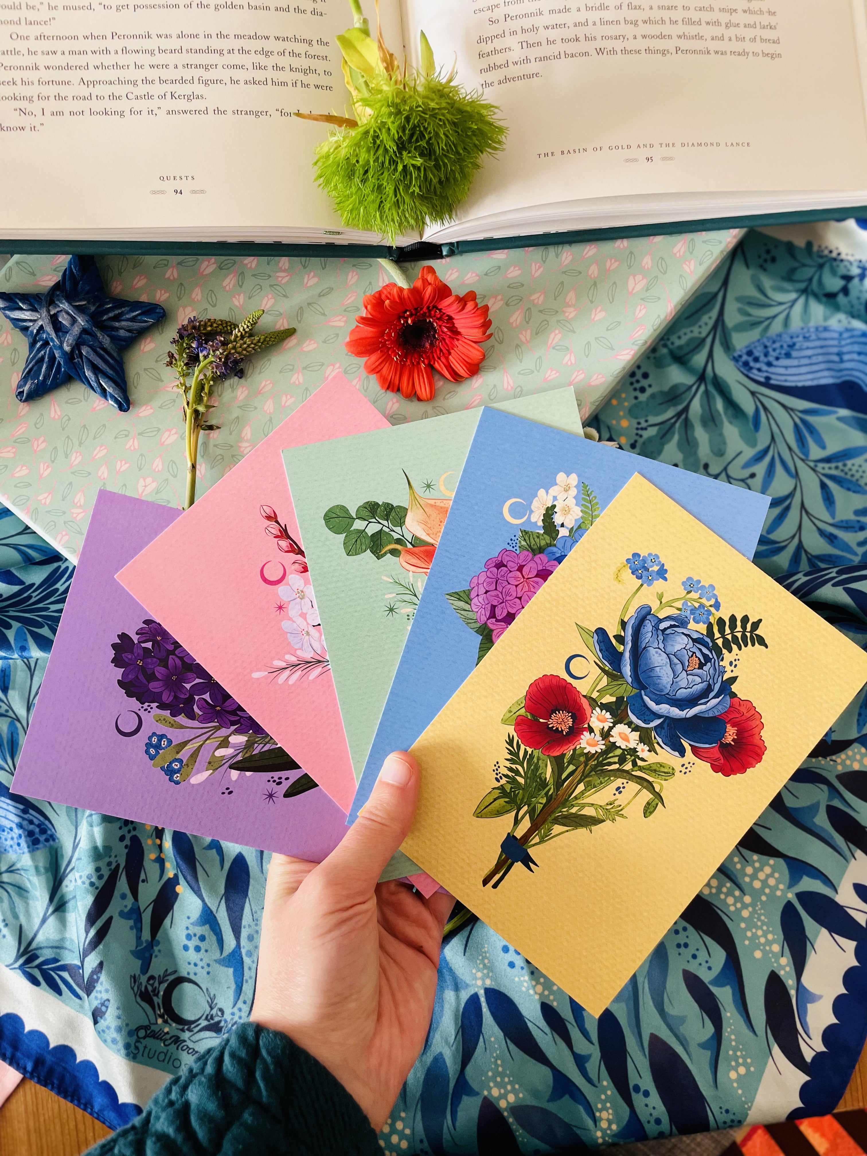 A Set of Floral Bouquets Post Cards  2026